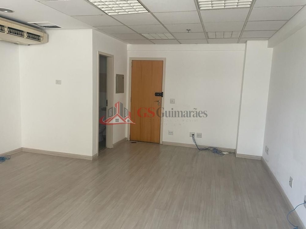 Sala Comercial de 32² por R$ 270.000, Alphavile - Barueri/SP